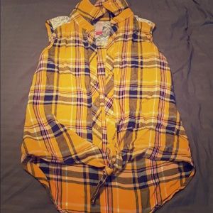 Button down tank top. Size Small.